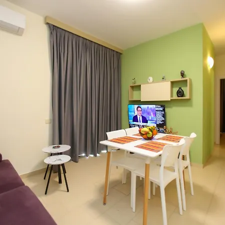 Apartment Spacious For Five Guests *